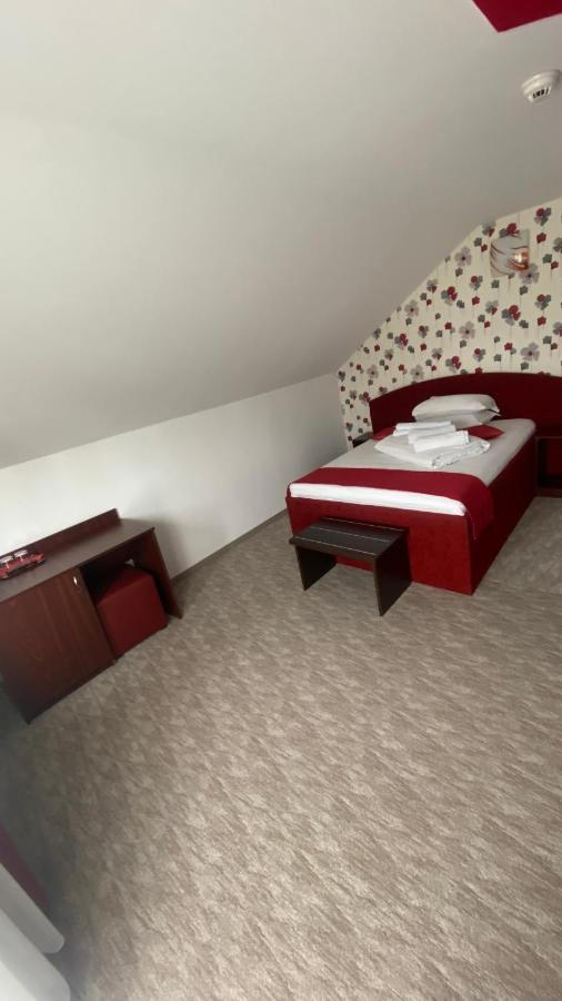 Pension La Viorel Isaila Сибиу Экстерьер фото